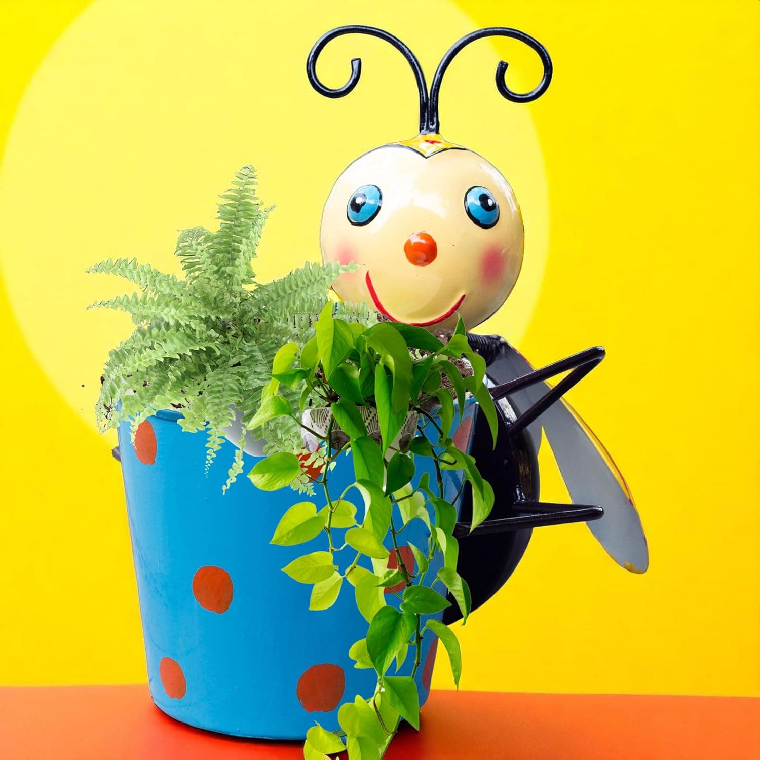 Cheerful Bee Metal Plant Pot – Cute Decorative Planter for Succulents, Bonsai, Flowers – Indoor Outdoor Garden Decor for Table, Home Decor, Office, Balcony